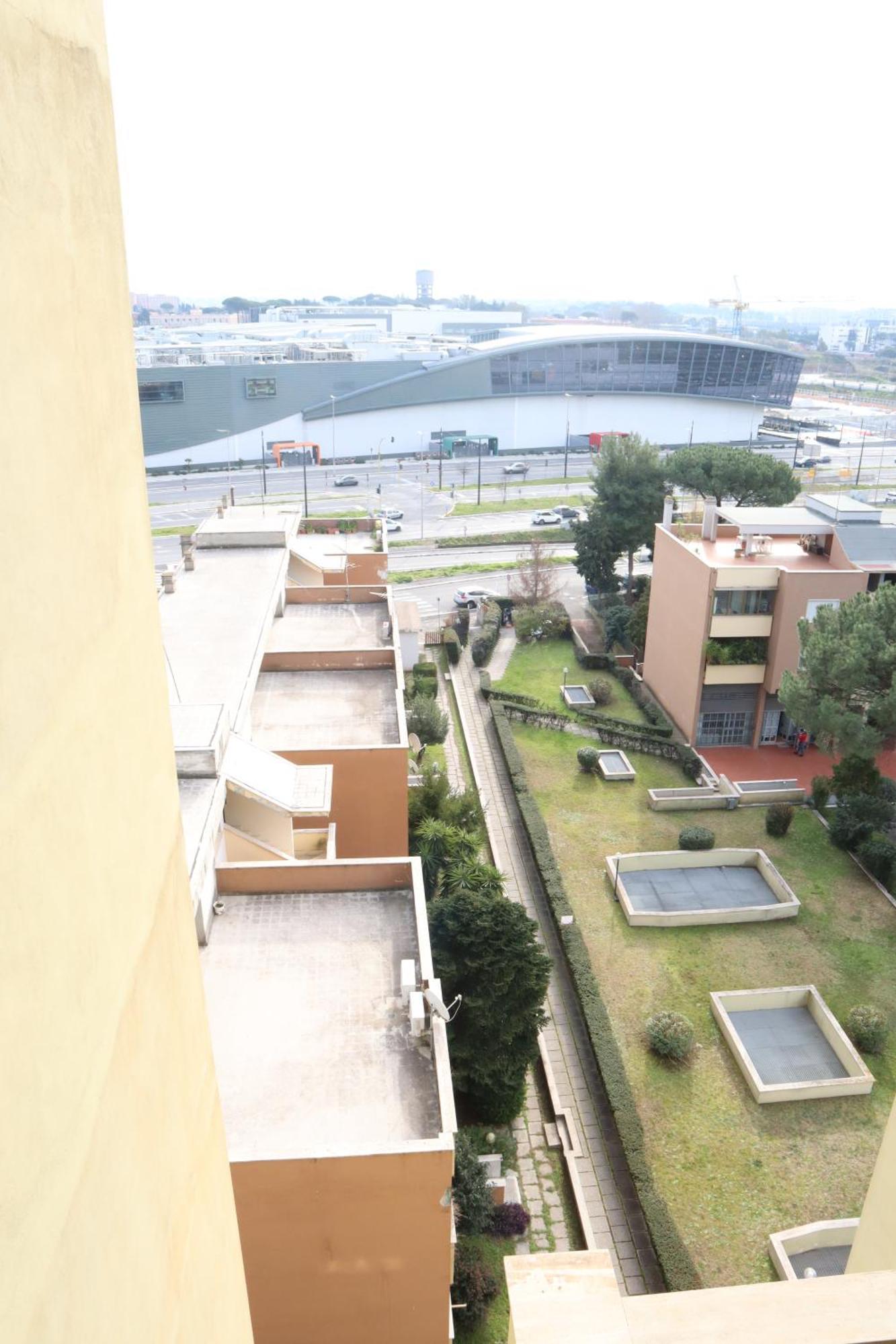 Elegant Comfy Three-rooms In Eur With Parking Roma
